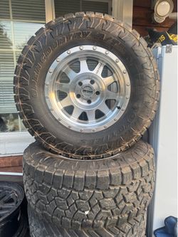 33x12.50r17 5x5