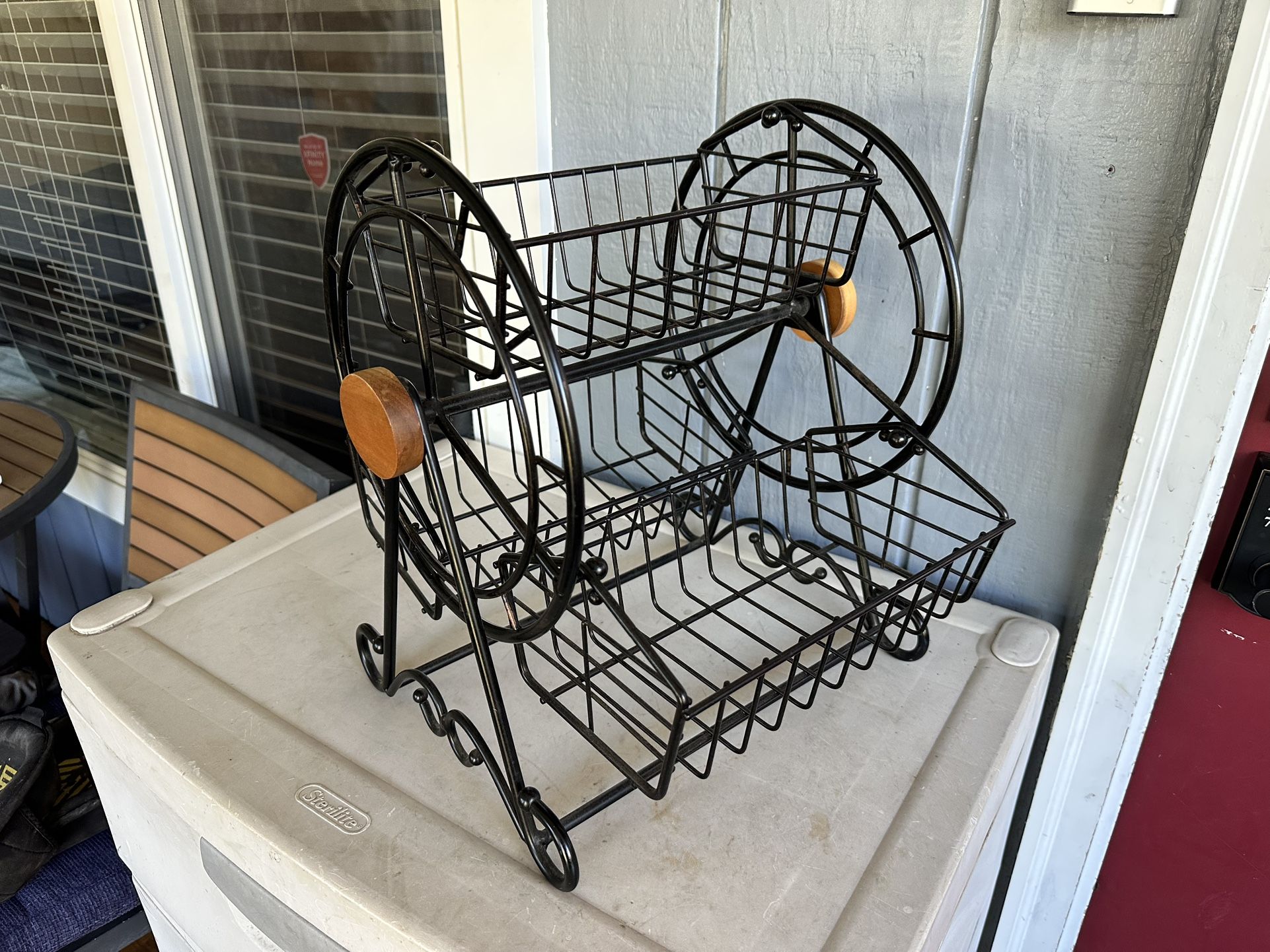 Wire basket stand