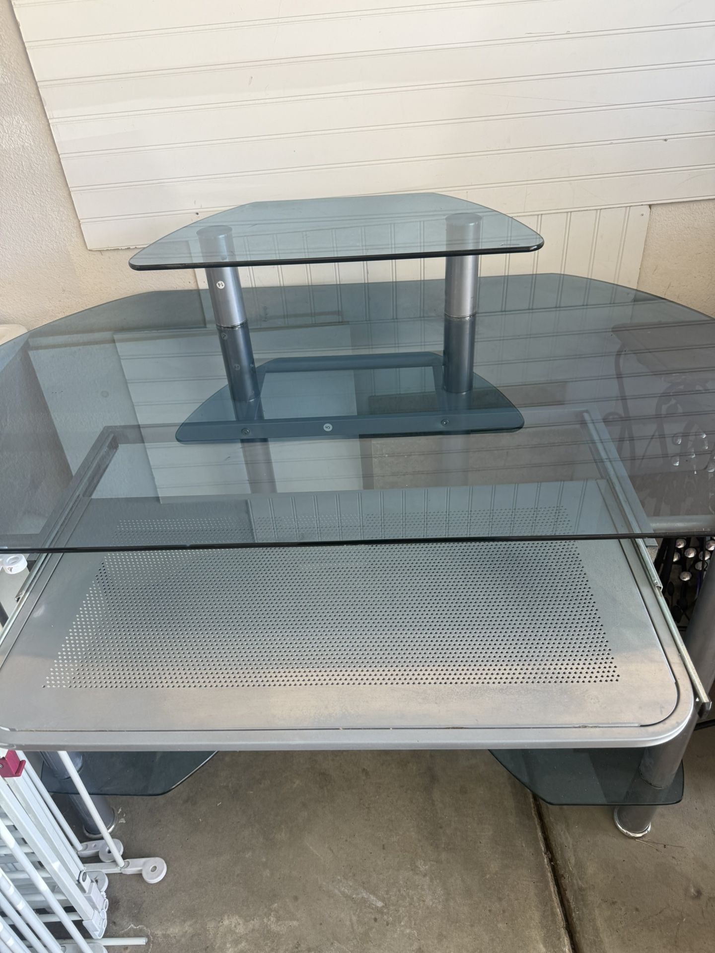 Computer desk