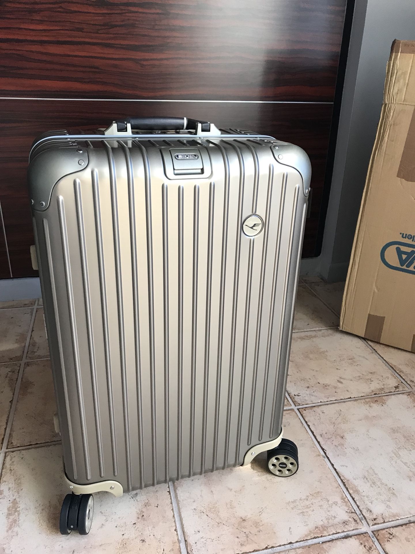 2018 Rimowa Topas e-tag 63L titanium Lufthansa Private jet