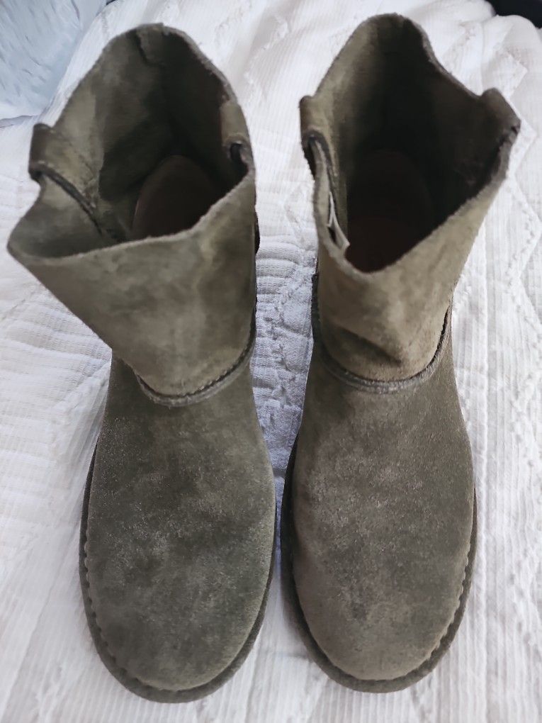 Ugg Boots Size 9 To Woman