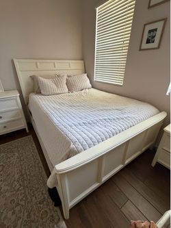 Headboard/Dresser/Nightstand