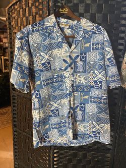 Mens large made in Hawaii shirt