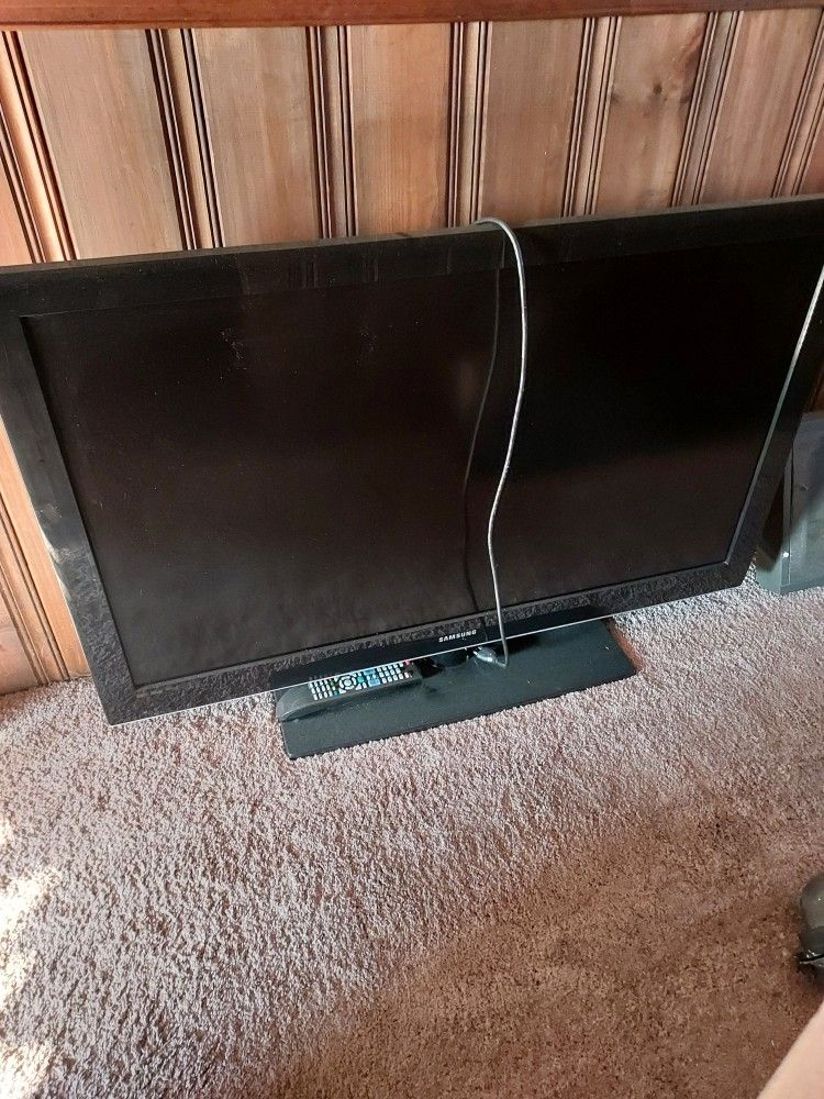 Samsung 46 Inch Flat Screen TV