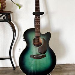 YAMAHA/ACOUSTIC ELECTRIC Guitar  $385