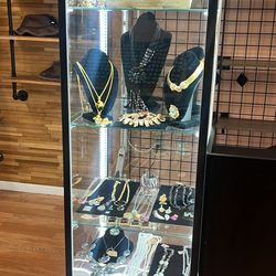 Show Cases With Lights