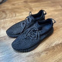 Men’s Size 11 Black Knit Sneakers – Yeezy Style – Great Condition