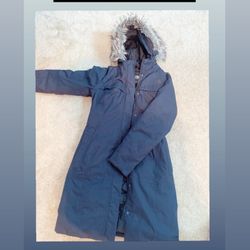 Women’s North face Coat. Size XS Retails For 299