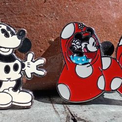 *NEW* Disney Mickey & Minnie Pin Pair 