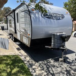 New 2016 Super Lite Saleem Cruise Lite 27’ Long Like New Everything Electric