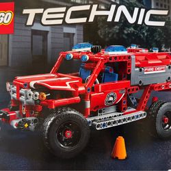 LEGO Technic Set 42075 First Responder Fire Truck 2-in-1 Racer