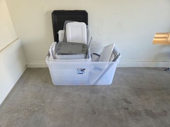 Tons of tubberware storage bins with lids