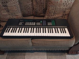 YAMAHA KEYBOARD  PSR-32