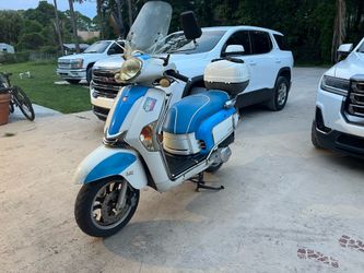 2014 Kymco like 200i fuel injected… gas saver