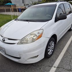 2009. Toyota Sienna 