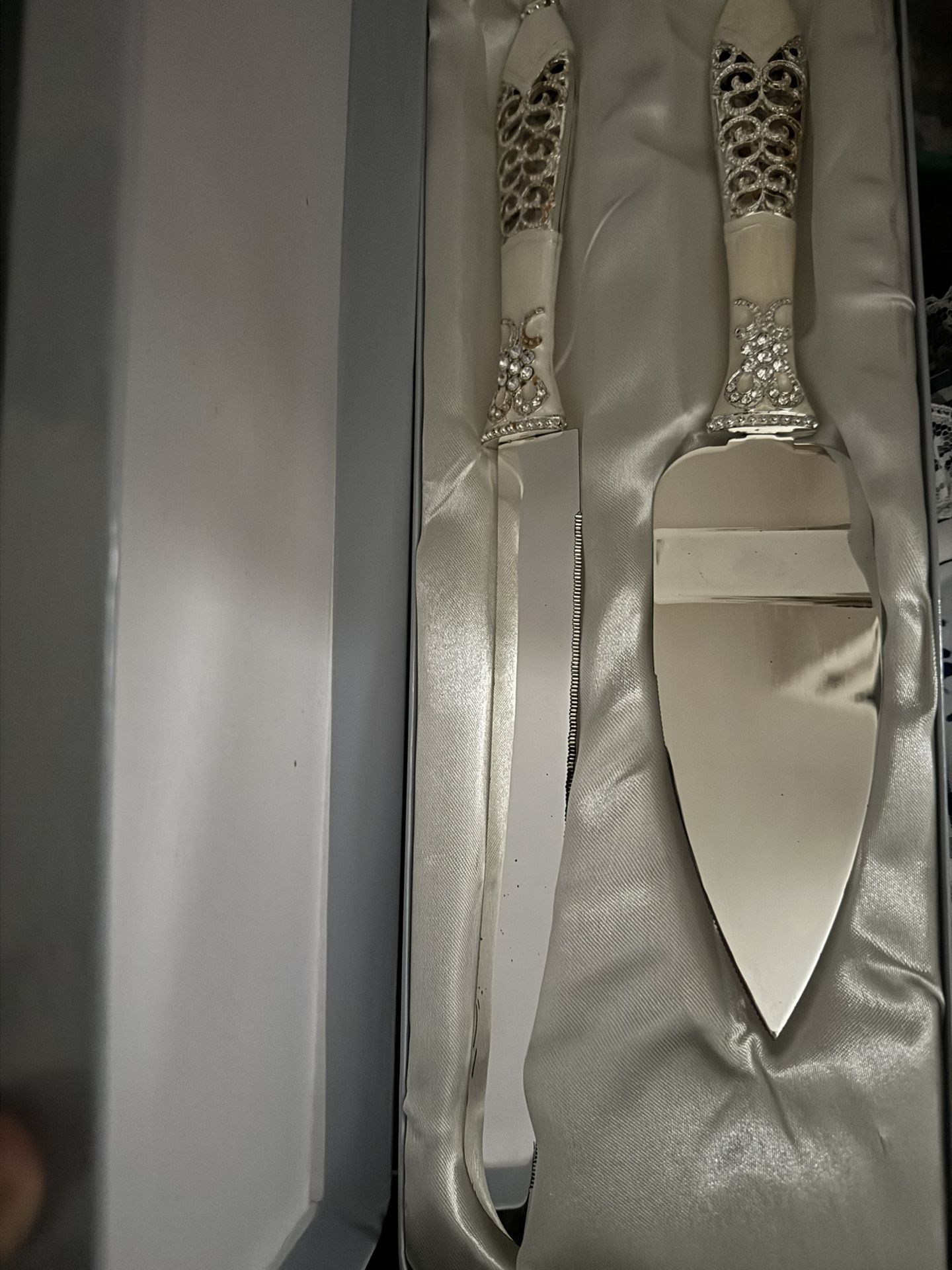 Wedding Cake Knives And Flutes