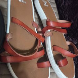 Size 7 leather sandals 5 dollars