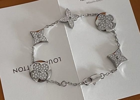 New 18k Stainless Steel Silver Bracelet Comes With Dust Bag