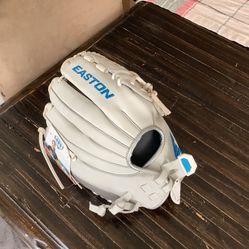 Easton Ghost Elite brand new fastpitch softball glove , 12” white/gray color model A130746 Diamond Pro Steer leather Adjustable strap for the perfect 