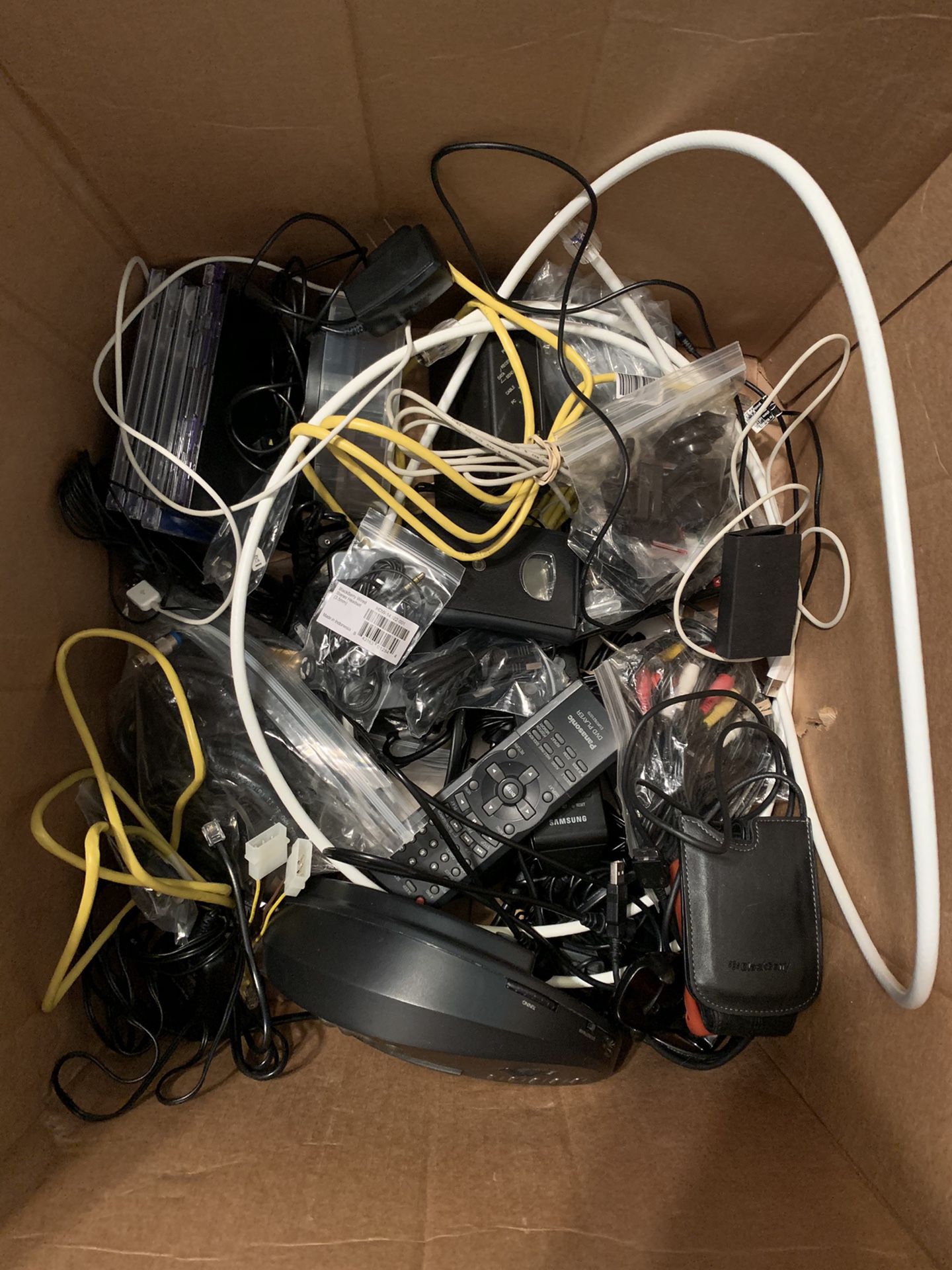 Box of misc electronics/accessories