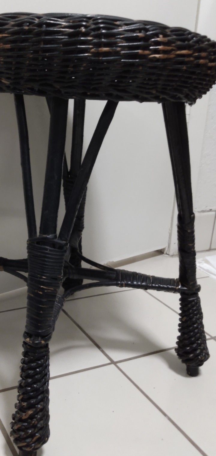 VERY NICE - BLACK WICKER STOOL $10.