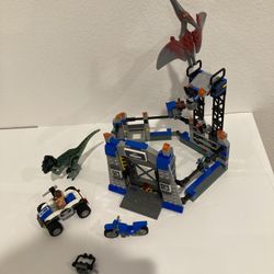 Jurassic World “Raptor Escape” Lego Set