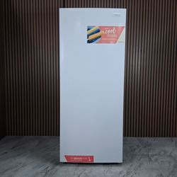 Frigidaire 27.8" 16 cu. Ft. Garage Ready, Frost Free Defrost Upright Freezer (FFFU16F2VW-D-9266)