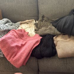 Women’s Sweater Bundle Size Medium