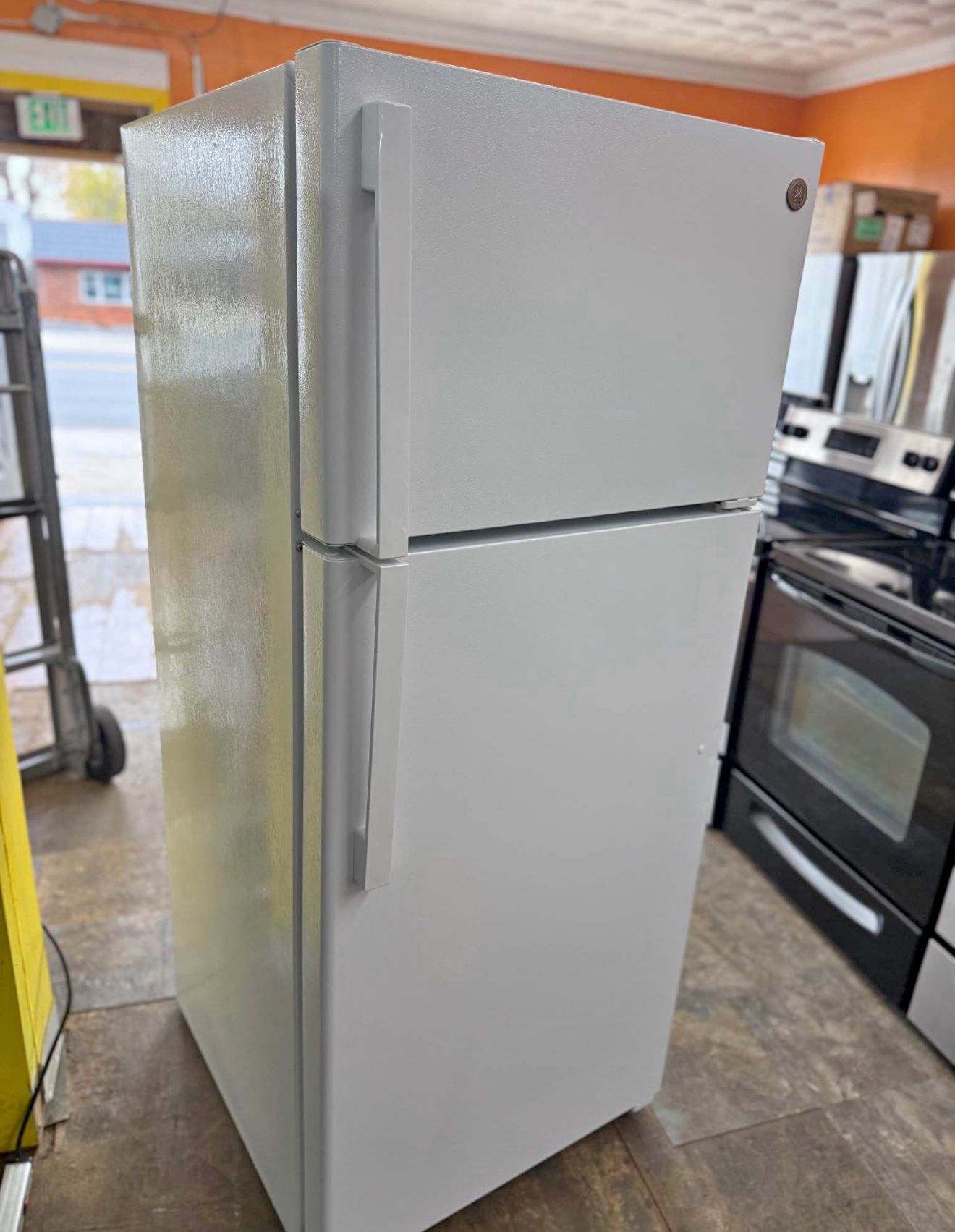 Ge refrigerator 28 inch year 2025