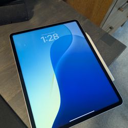 iPad Pro 12.9" 5th w/ Apple Pencil 2