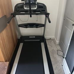  🏃‍♂️ For Sale: Spirit XT485 Folding Treadmill – Excellent Condition