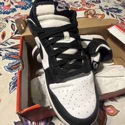 Size 9 1/2 Nike Pandas