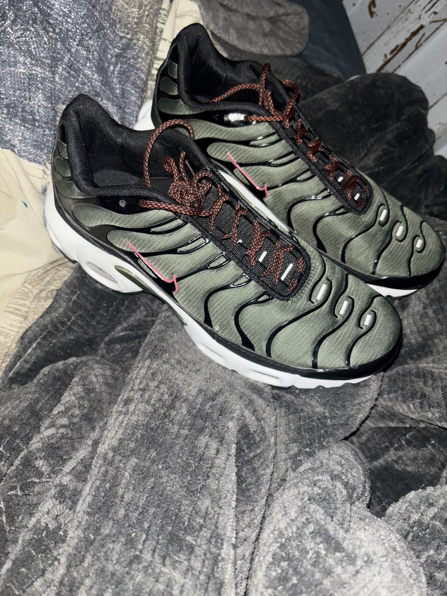 2023 Nike Air Max Plus 'Black Cargo Khaki' Men Size 12