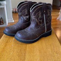 LIKE NEW CONDITION JUSTIN LEATHER COWBOY BOOTS size 2.5Y Boots