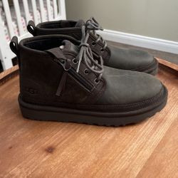 MEN SIZE 5 UGG BOOTS NEW 