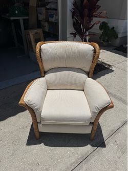 Lane Venture Rattan Recliner Fantastic Condition!