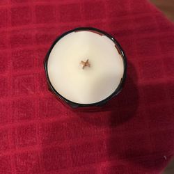 Woodwick Candle In A Glass With White And Brown Wax And A Hot Baked Apple Pie Scent