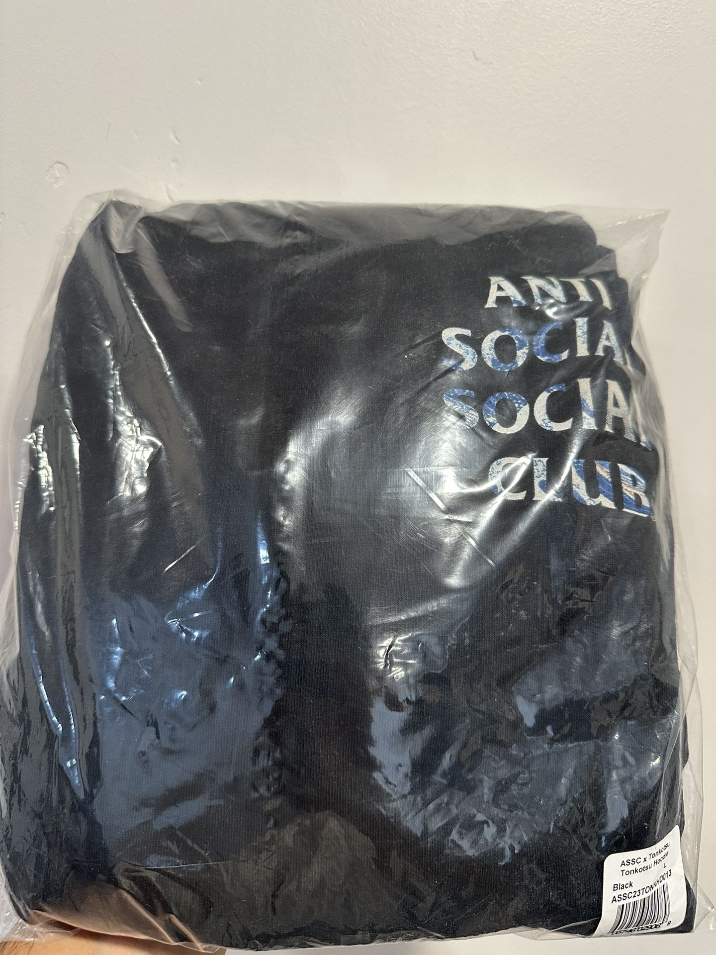 ASSC HOODIE IN BLACK