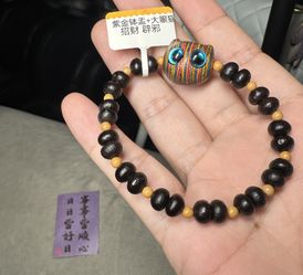 Big-eyed cat bracelet