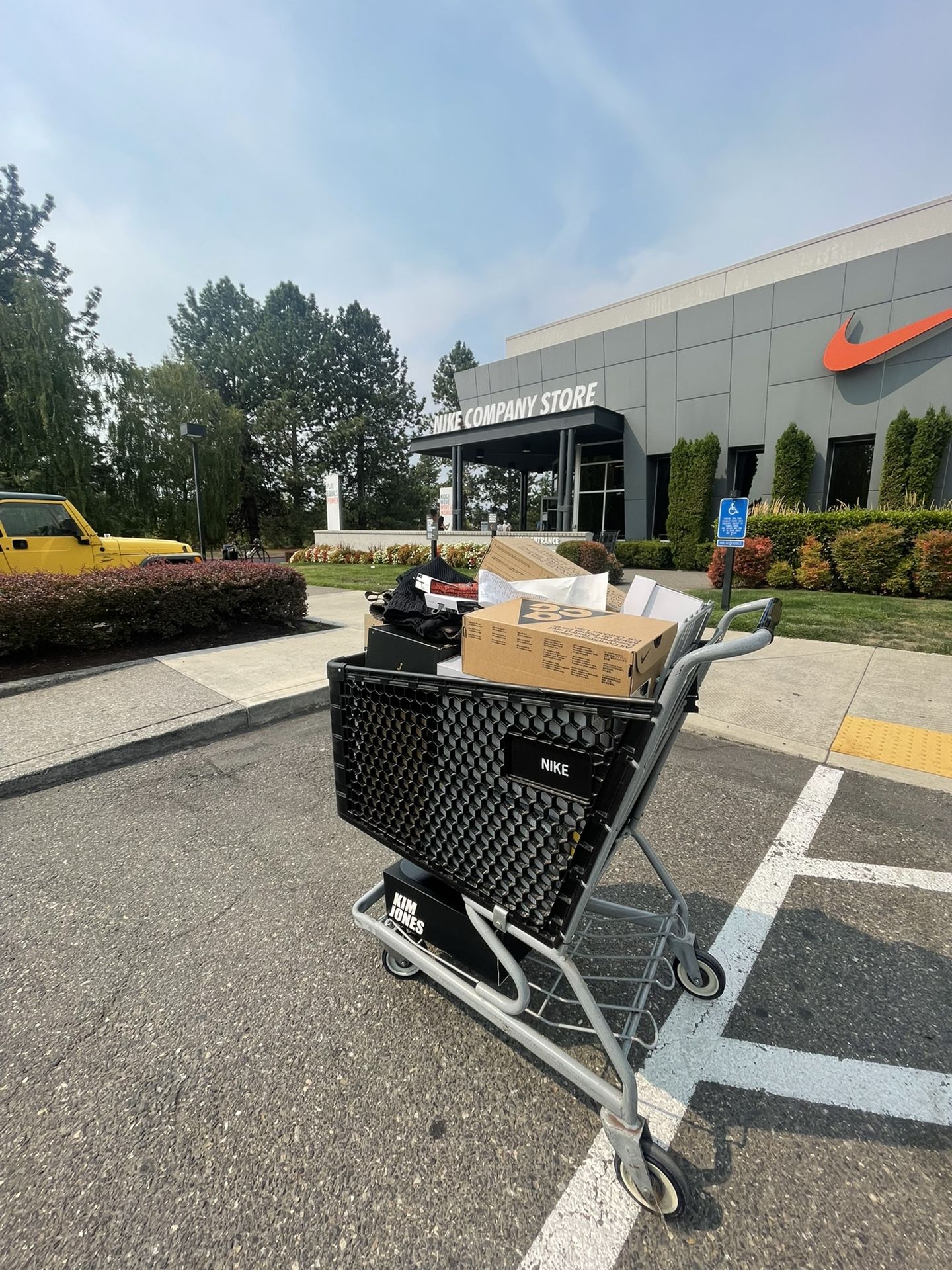 Looking For Nike Employee Store Pass