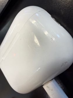 CASE & LEFT AIRPOD ONLY: Apple AirPods Pro 3