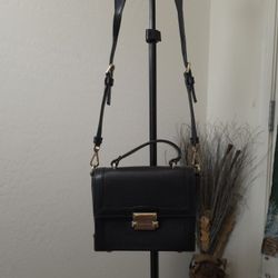 Michael Kors Jayne Small Pebbled Leather Trunk Bag in black with gold-tone HW 