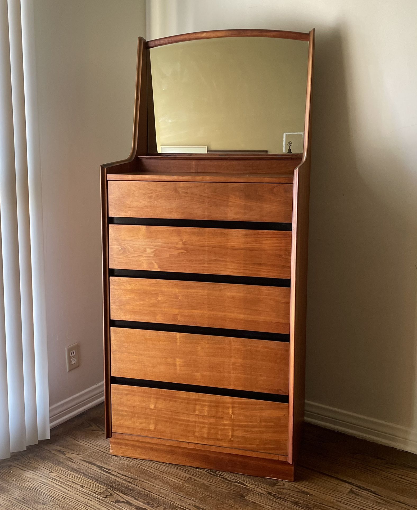 Vintage Mid Century Modern Dillingham Esprit 5 Drawer Gentleman’s Dresser w/ Built in Mirror Vanity