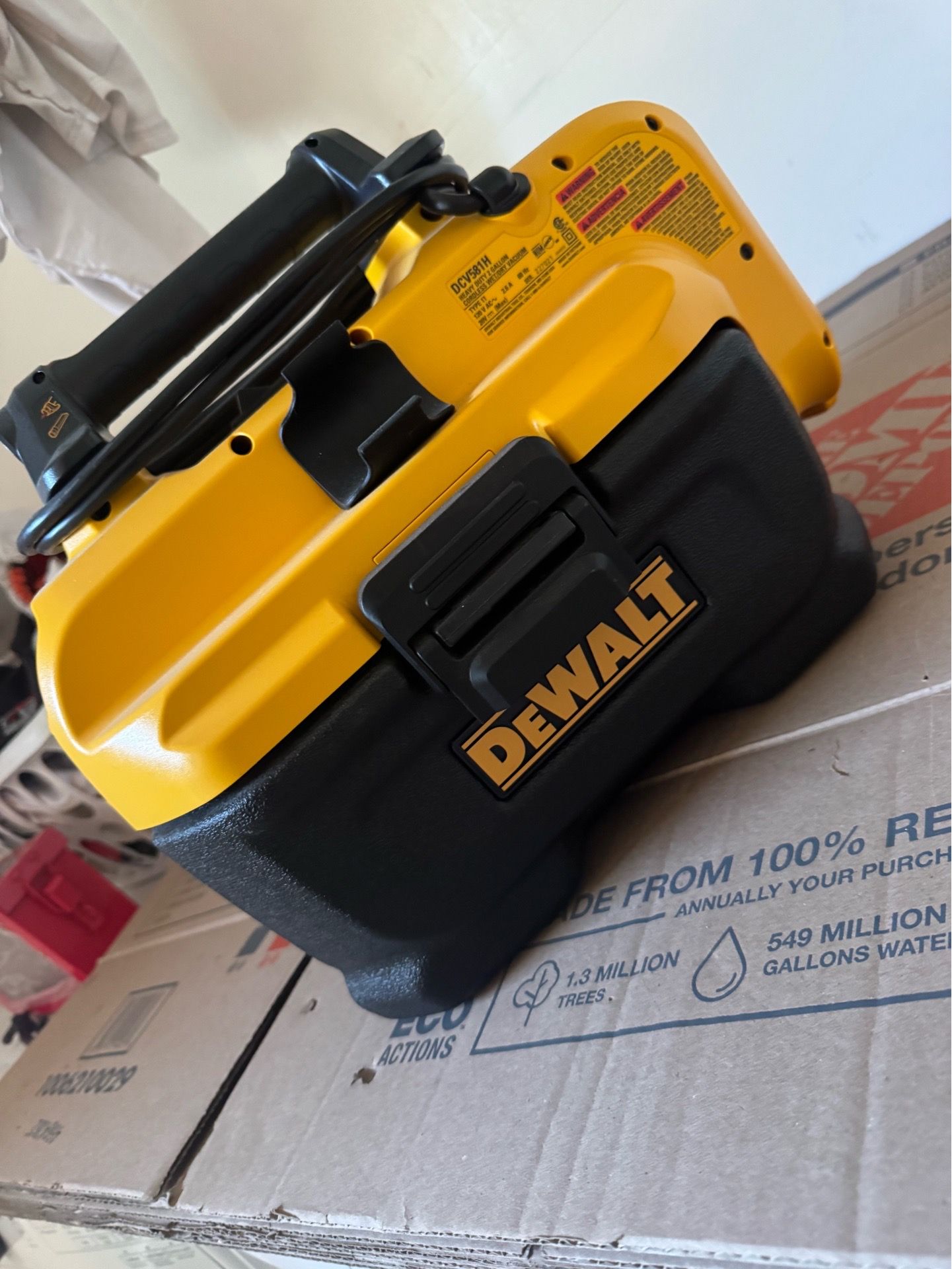 DEWALT VACCUM (CORD)