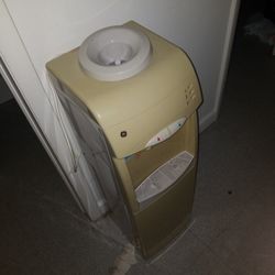 Water Machine And Jugs 5 And 3 Gallon 