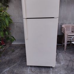   Refrigerator GE W 28"  D 29"  3/8  h 66"1/2