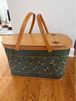 Vintage American Woven Green Wicker Weave Picnic/Hamper Basket