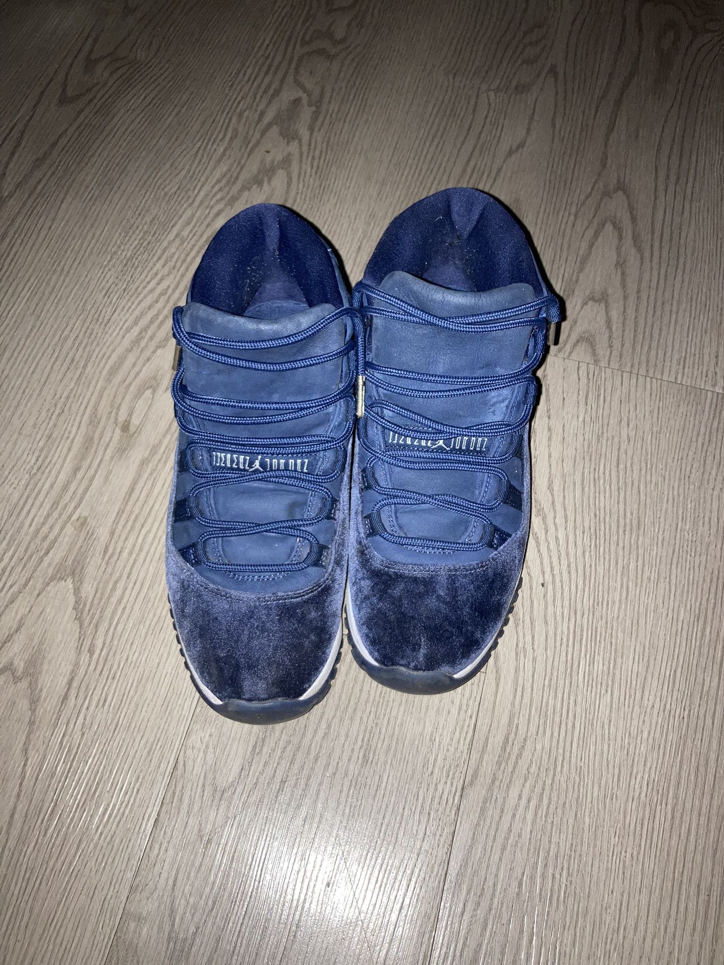 Jordan 11 Midnight Navy Velvet Size 9