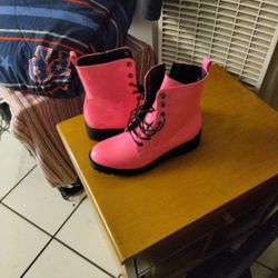 Nature Breeze Pink Boots Size 9