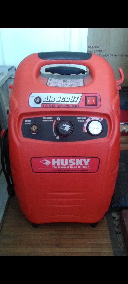 Husky Air Compressor 135 Psi Max, 1.5 Gallon.